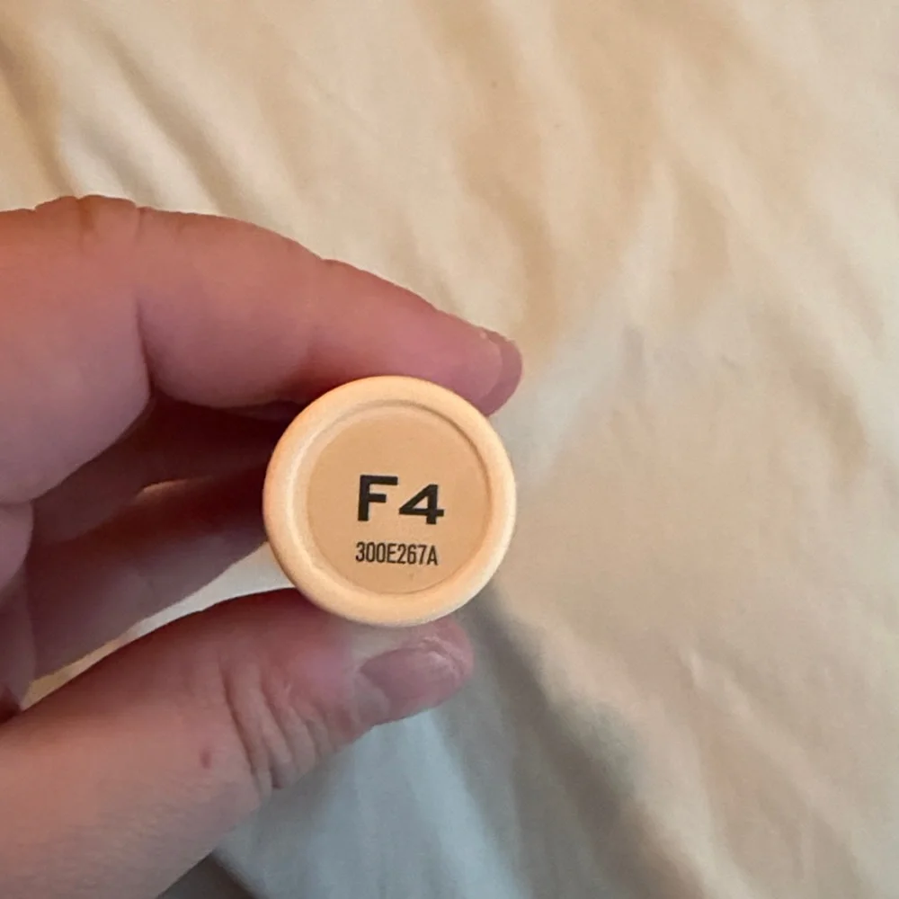 Revolution‎ Concealer Stick foundation
